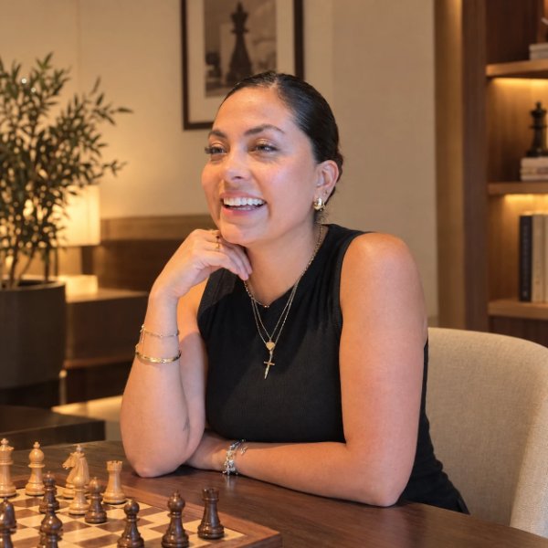 Emilia Velásquez, profesora de ajedrez